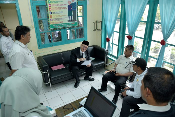 Bupati Tagore saat sidak ke Puskesmas Lampahan