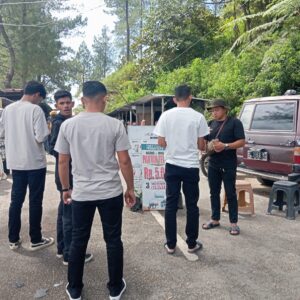 Pengelola objek wisata pantan terong melakuka pemungutan biaya masuk tampa mengunakan tiket. Foto: Line1.News/Erwin Sar