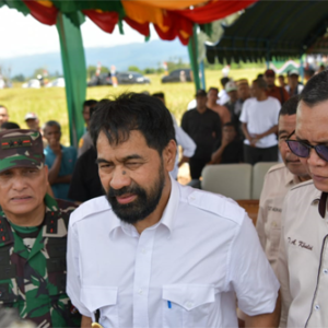 Mualem diwawancara usai panen raya padi di Aceh Besar