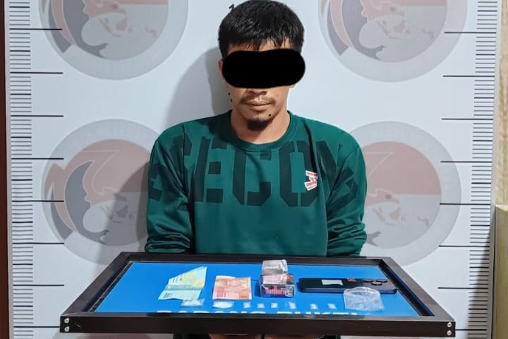 Pelaku dan barang bukti sabu sabu