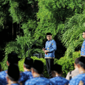 Rektor UIN Ar Raniry Mujiburrahman memimpin apel bulanan