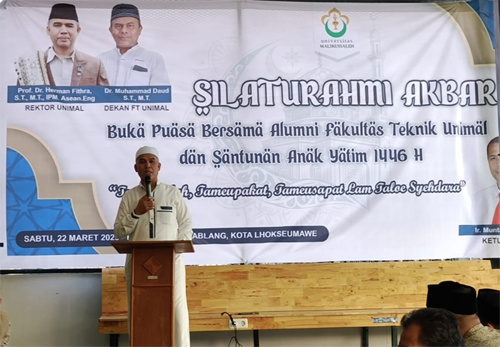 Rektor Unimal Herman Fithra saat buka puasa bersama