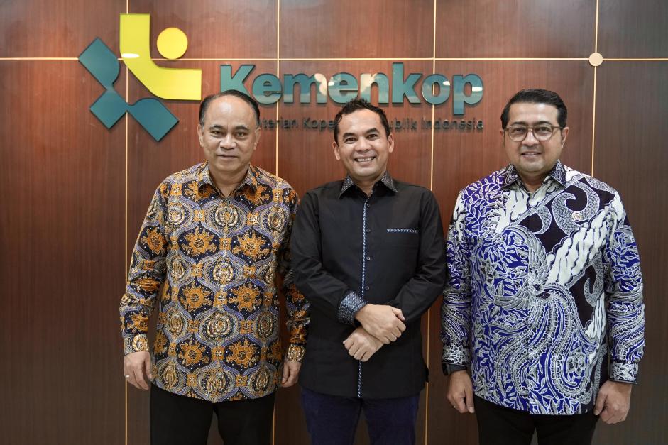 Sayuti bersama Budi dan Riefky