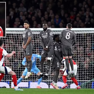Tendangan melengkung Declan Rice