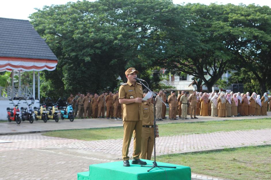 Wali Kota Sayuti pimpin apel gabungan
