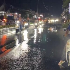 Banjir rendam jalan di Blang Pulo