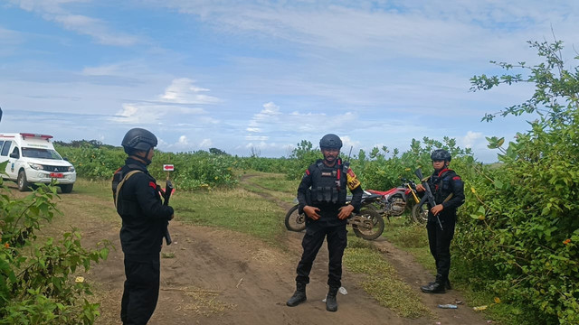 Brimob berjaga