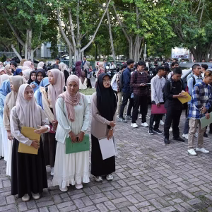 Calon mahasiswa mengikuti SNBT di USK