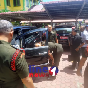 Hakim cek barang bukti mobil Innova