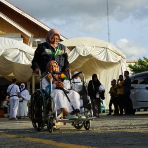 Jemaah di Embarkasi Haji Aceh