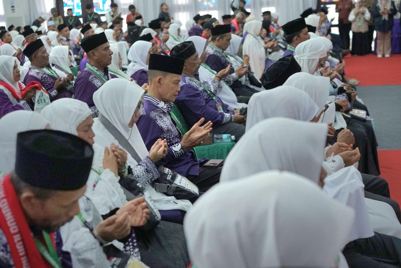 Jemaah haji kloter pertama saat pelepasan