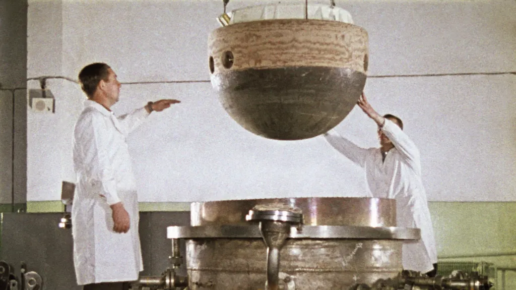 Kosmos 482 sebelum diluncurkan pada 1972