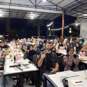 Louis Plottel bersama peserta diskusi