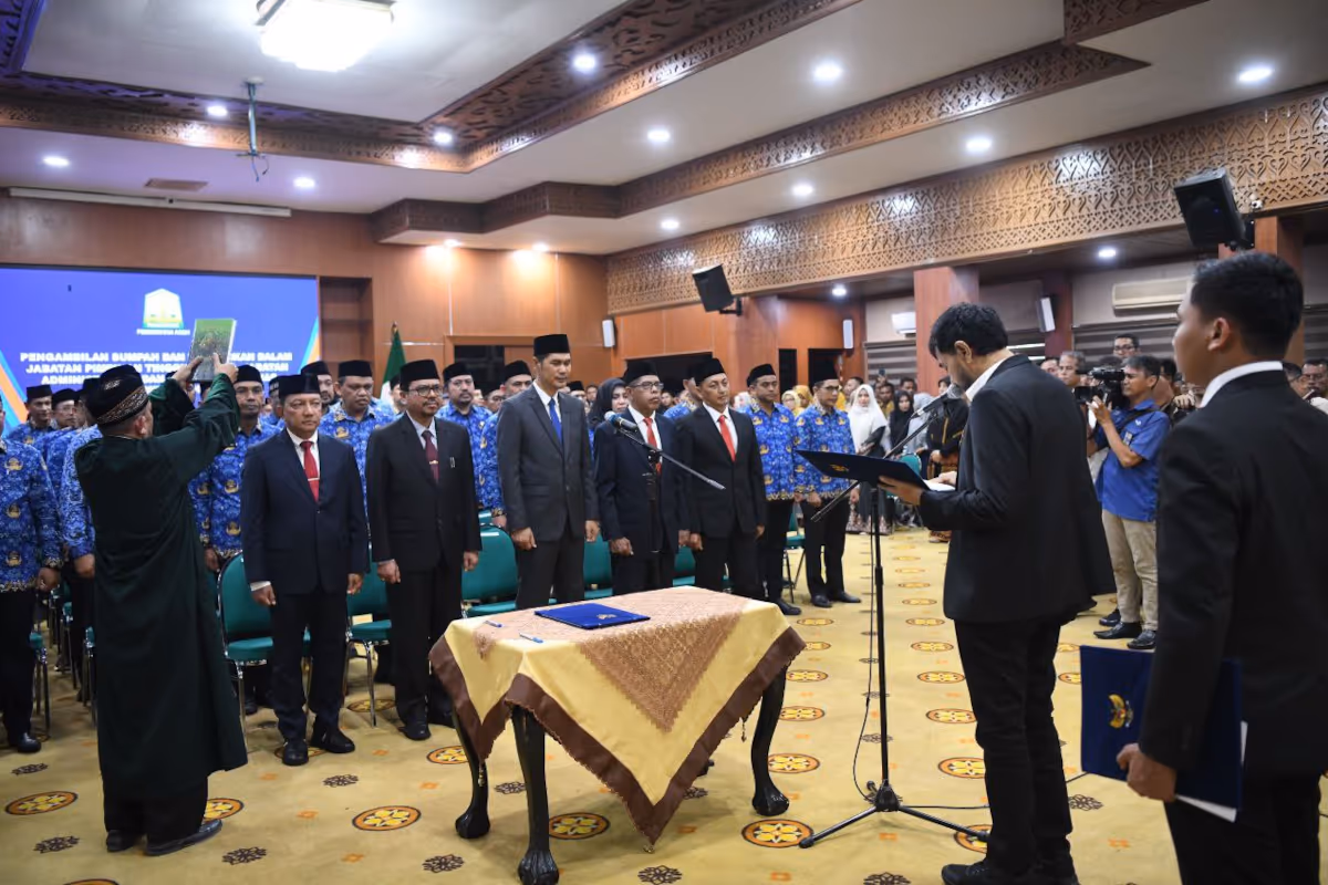 Mualem lantik 74 pejabat