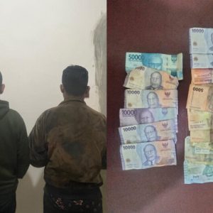 Para pria yang ditangkap dan barang bukti