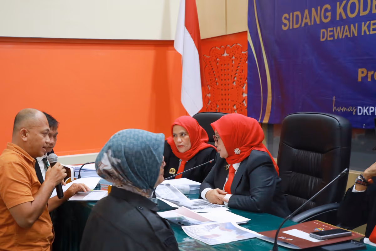 Sidang pemeriksaan etik DKPP