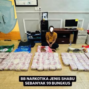Tersangka Z dan barang bukti 99 bungkus sabu