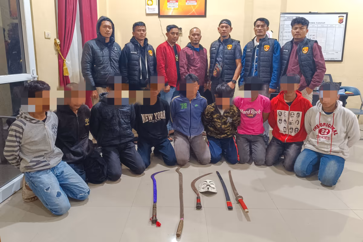 9 terduga pelaku pengeroyokan pelajar dan barang bukti
