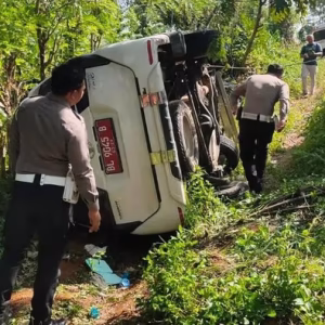 Ambulans masuk jurang di Bener Meriah