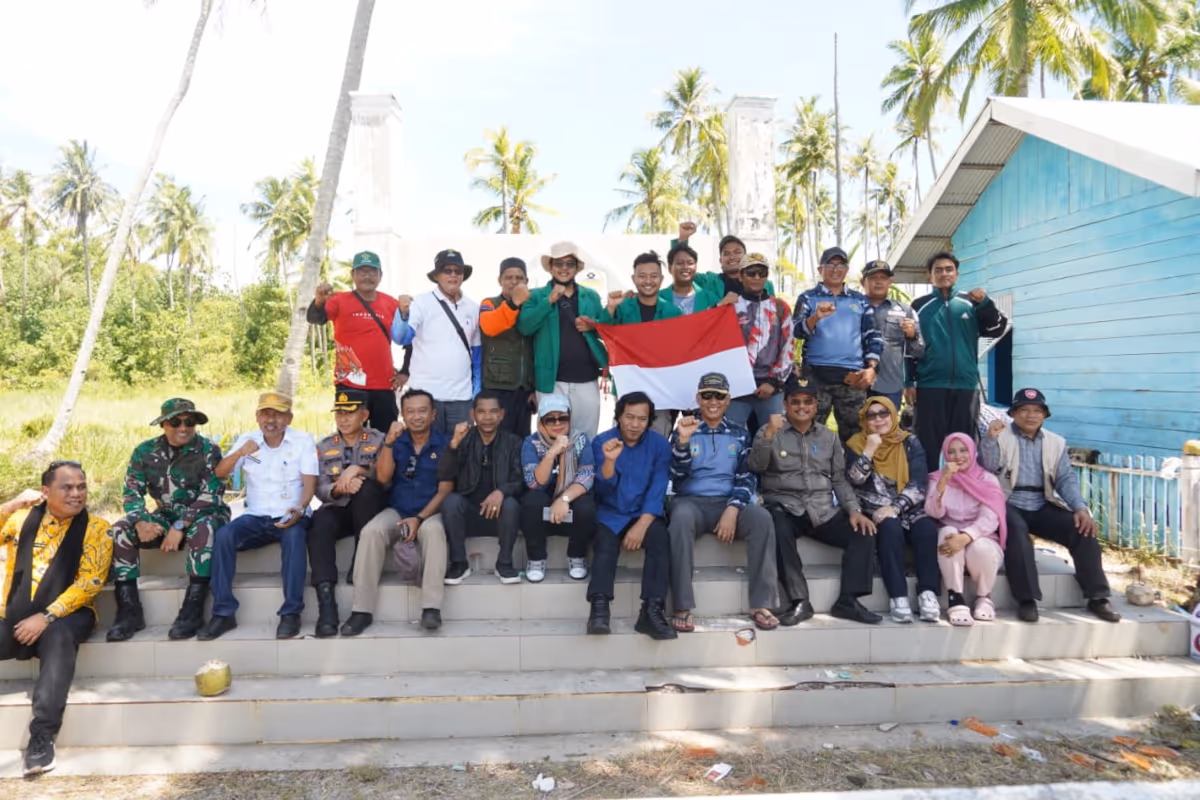 Foto bersama di Pulau Panjang