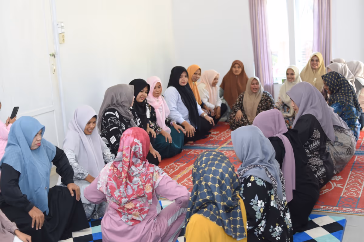 Ibu hamil ikut pelatihan senam kesehatan digelar PT Medco