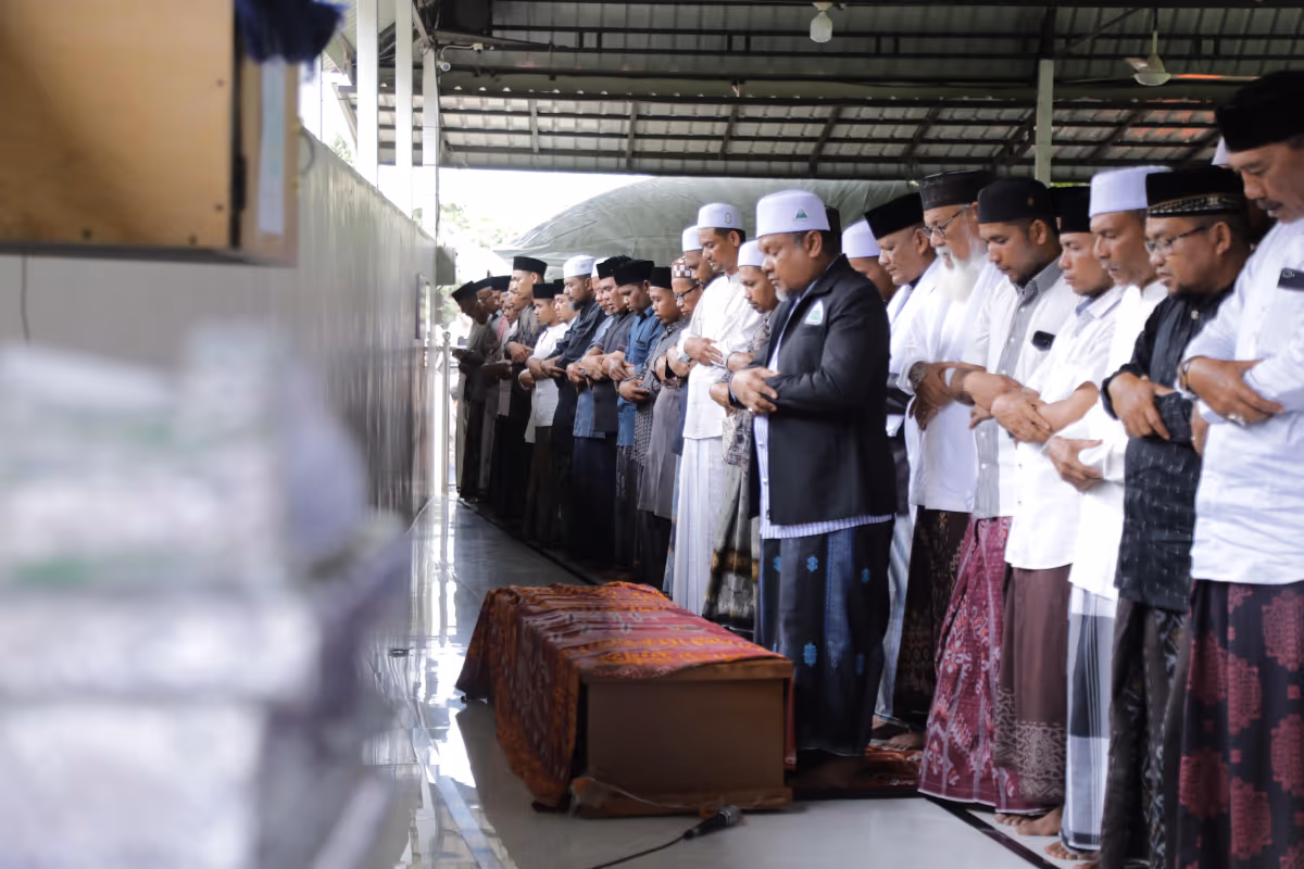 Salat jenazah Waled Nura