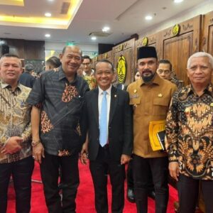 Bupati Al Farlaky dan Menteri ESDM