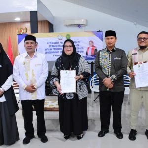 Penandatanganan MoU antara Pengadilan Negeri Takengon dan Dinas Kependudukan dan Pencatatan Sipil Aceh Tengah di Gedung Mall Pelayanan Publik, Rabu, 2 Juli 2025. Foto: Humas Pemkab Aceh Tengah
