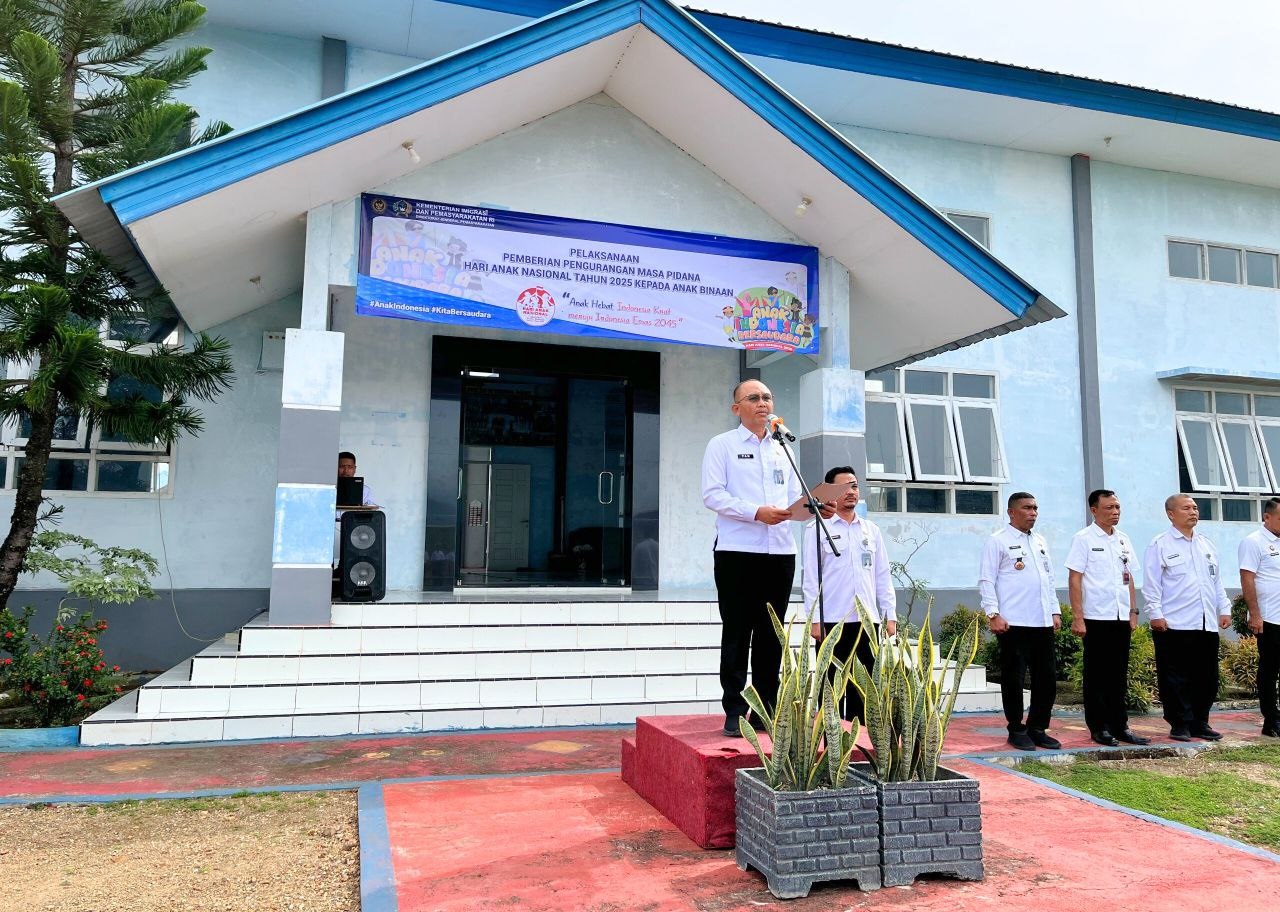 Kakanwil Dijenpas Aceh saat upacara peringatan HAN
