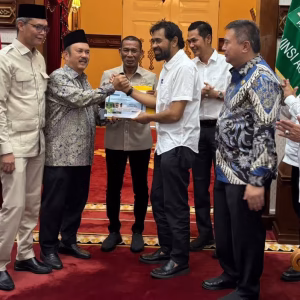 Mualem serahkan dokumen pembangunan Terowongan Geurutee
