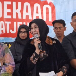 Wali Kota Illiza konferensi pers