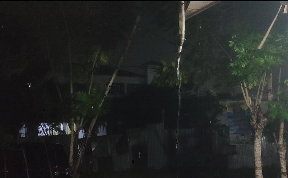 Angin kencang melanda Kabupaten Aceh Timur Kamis malam