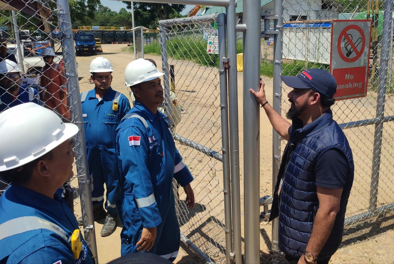 Bupati Al Farlaky berdialog dengan pekerja PT Medco