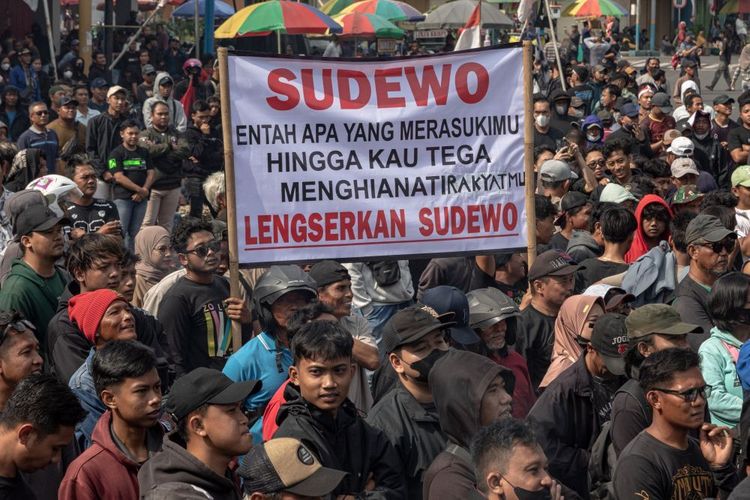Demo warga Pati meminta Bupati Sudewo mundur dari jabatannya