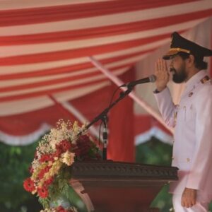 Gubernur Mualem Irup HUT RI di Blang Padang