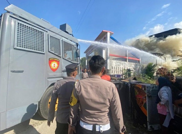 Gudang eskrim terbakar