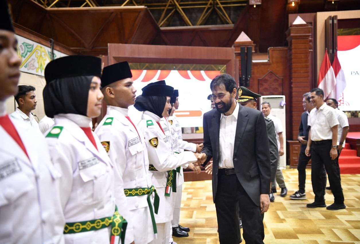 Mualem kukuhkan Paskibraka 2025
