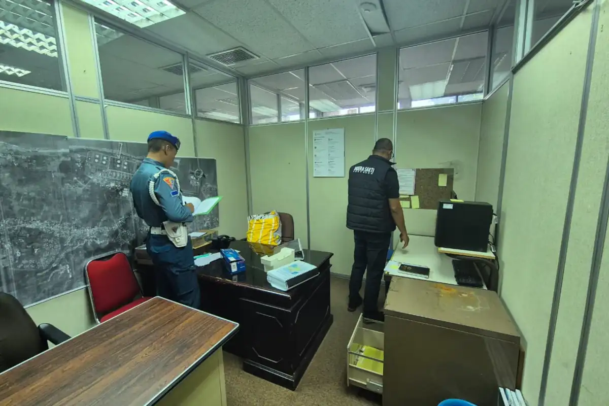 penggeledahan kantor PT Patna (1)