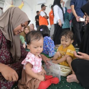 Balita diberikan gizi