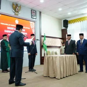 Bupati Haili Lantik Sekda Mursyid