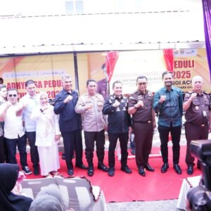 Ketua DPRK Lhokseumawe dan pejabat lainnya di acara launching