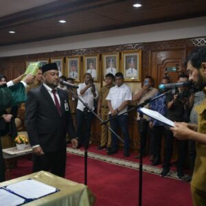 Mualem lantik Fadhil Ilyas Dirut Bank Aceh Syariah