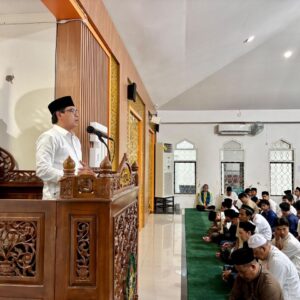 Rektor UIN Ar Raniry di hadapan mahasiswa baru