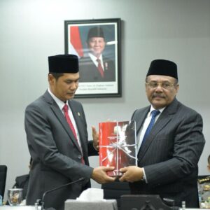 Sekda Aceh sampaikan Raqan P APBA 2025 kepada DPRA