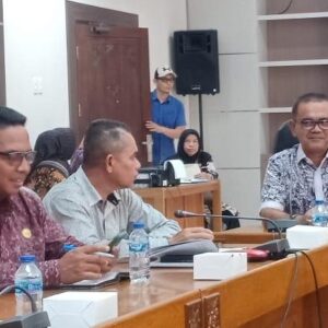 Kepala DPMPPKB Aceh Utara pimpin rapat