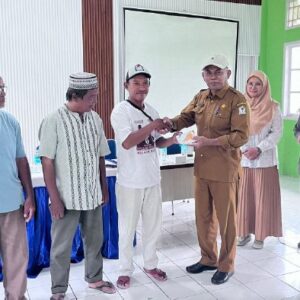 Penyerahan bantuan BBM