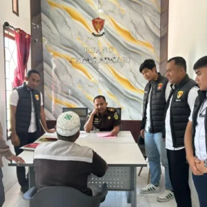 Proses penyerahan tersangka dan barang bukti