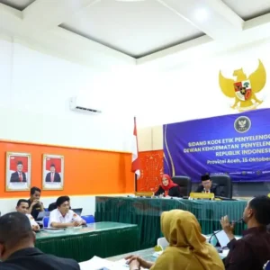 Sidang kode etik penyelenggara Pemilu di kantor Panwaslih Aceh