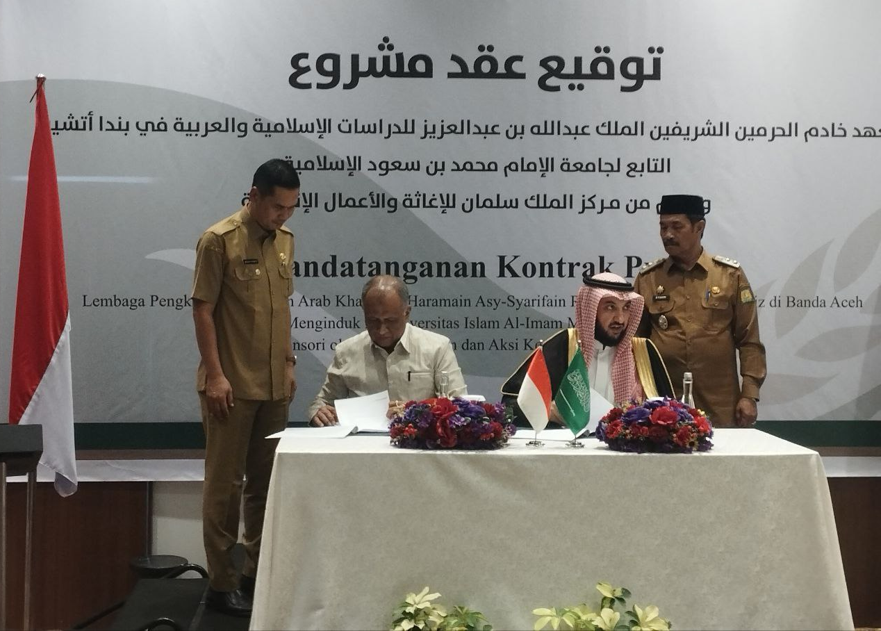Teken kontrak akad pembangunan gedung lembaga pendidikan bahasa Arab