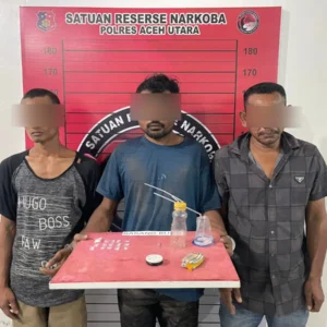 Tiga pria dengan barang bukti 15 paket sabu